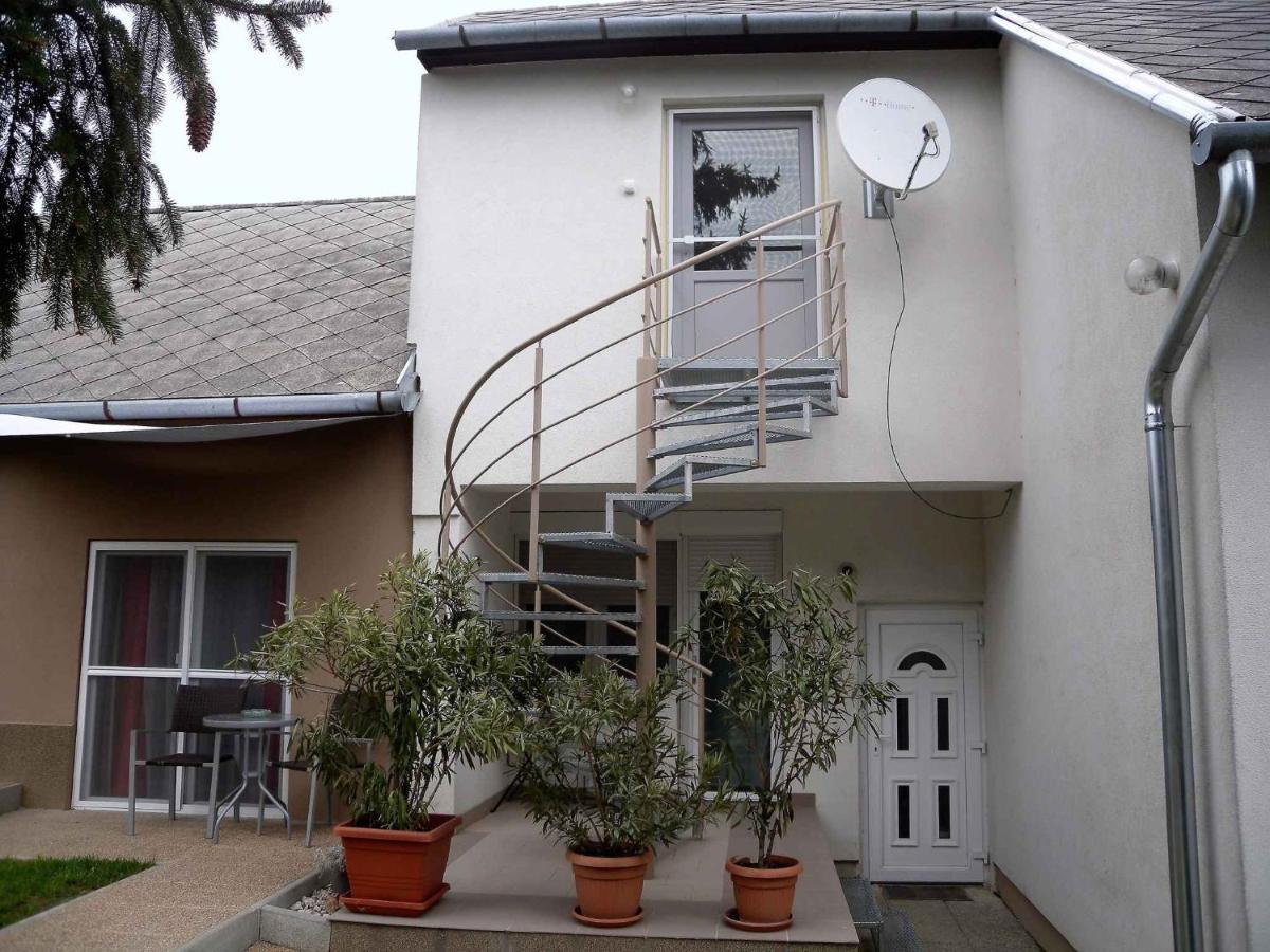 Apartments In Balatongyoeroek 34590 Exterior photo
